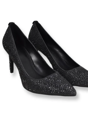 Svarta Michael Kors klackar  - Helt nya!! Snygga svarta pumps från Michael Kors som aldrig används kommer med original kartongen 🤩