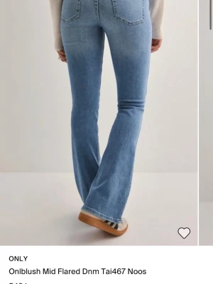 Blå bootcut jeans  - As snygga och helt nya med prislapp kvar! Nypris 550kr köpt på Nelly hemsida står M”32 fast definitivt en S. 