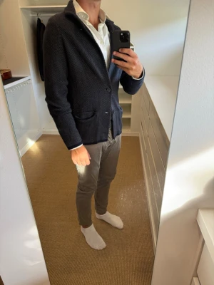 Stickad Kavaj i ull - Stickad kavaj i ull från Drykorn - Storlek S - Skick 9/10