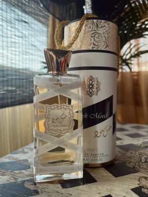 Lattafa Musk Mood EdP, 100ml - Lattafa Mysk Mood edp, 100ml. Sprejad bara några gånger. Nästan som ny.