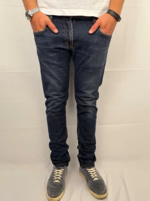 Nudie jeans - Säljer dessa sjukt snygga nudie jeans i galet fet tvätt! Size 34 men sitter som 32 | Länge:102cm,Midja:41cm | Modellen är 180cm | skick 8/10 | hör av dig vid frågor eller funderingar | fraktar inom 24H🔥