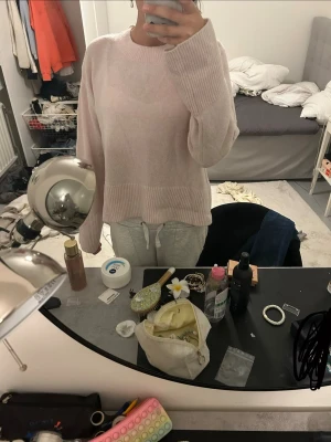 Gina tricot - Stickad ljusrosa tröja från Gina tricot! Har använts en gång bara💕 köpte för 250 kr