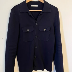 Mango overshirt - Nyskick Sitter som S