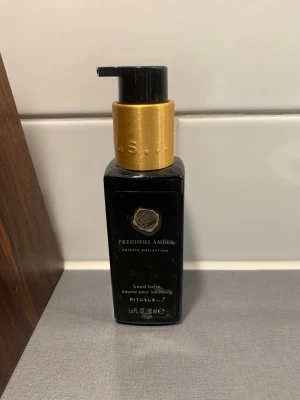 Rituals Precious Amber handbalsam - Lyxigt handbalsam från Rituals Private Collection i doften Precious Amber. Innehåller 85 ml och ny