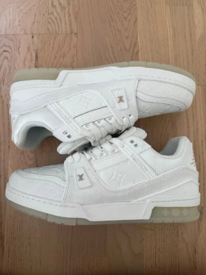 LV Trainer - Helt nya aldrig använt dem pris kan diskuteras vid snabba affär
