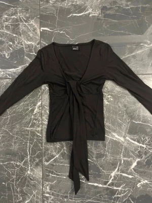 Tröja från Gina Tricot - Säljer denna Tröja från Gina Tricot i storlek xxs. Hör gärna av dig vid frågor.