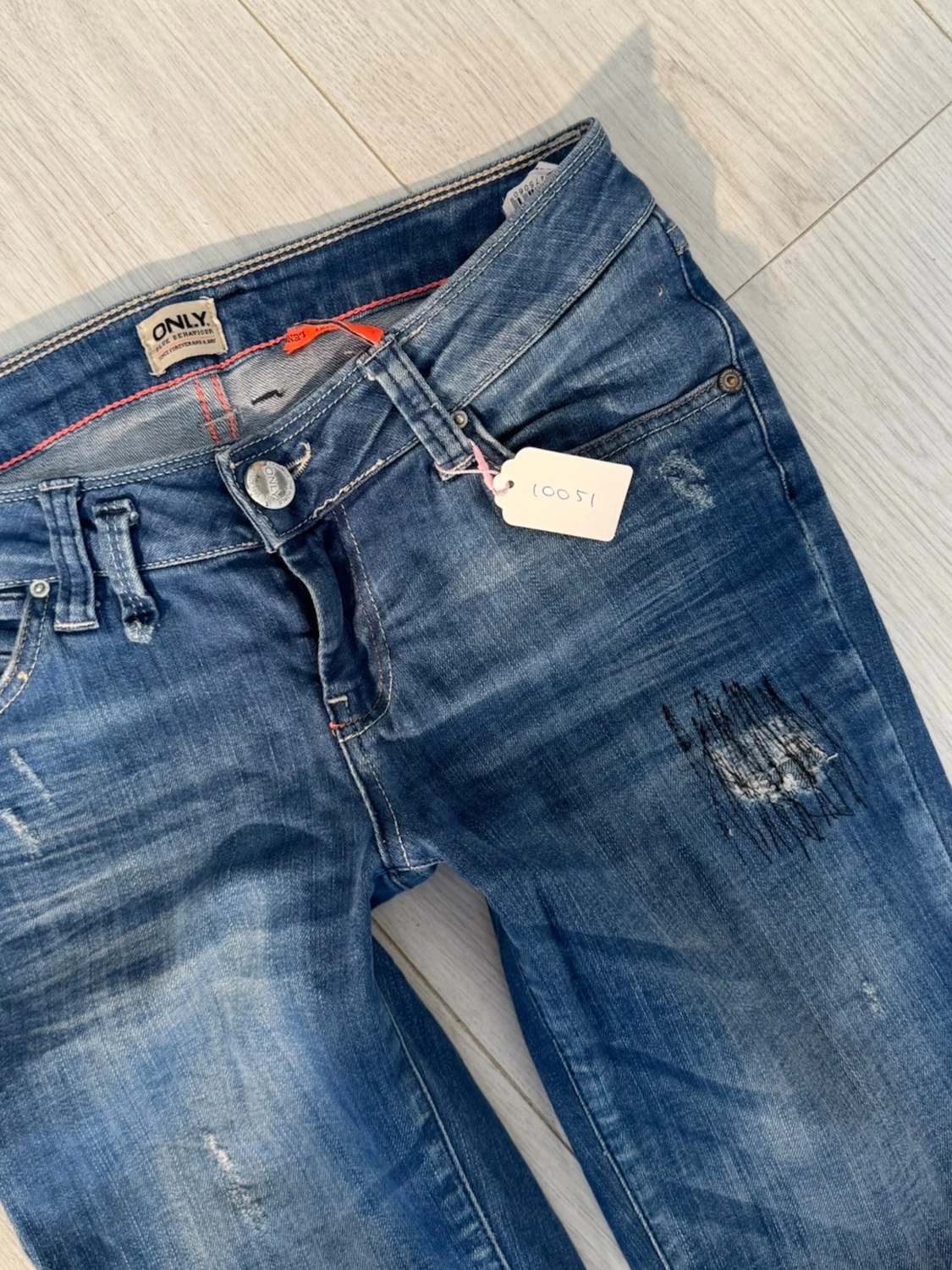 Low flare jeans med slitningar 10051 - 4