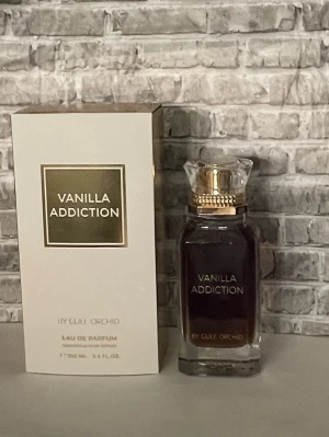 Vanilla Addiction Eau de Parfum gulf orchid  - Vanilla Addiction Eau de Parfum från Gulf Orchid 100ml se bilder för noter och mängd kvart  påminner om kayali vanilla 28