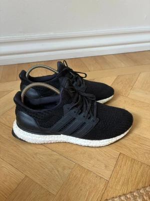 Ultraboost -  Ultraboost 4.0 Svart vita storlek 39 nypris cirka 2399kr såklart äkta ✅Skriv om ni har frågor Mvh Gabbe