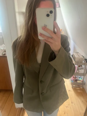 ginatricot grön kappa - sååå fin men för stor för mig