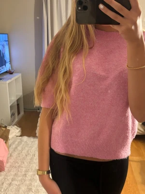 Rosa topp - Jätte fin men kommer inte till användning❤️ fint skick! Är i storlek L men passar bra på mig som vanligtvis är i S.