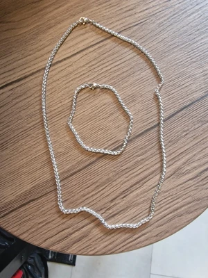 Twistkedjehalsband och armband - 2 st/set twistkedjehalsband och armband. Rostfritt stål. Sliverfärgat. Armband 20 cm. Halsband 55 cm.