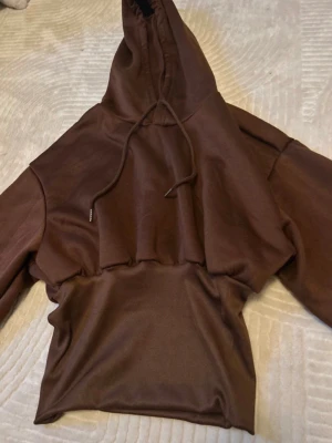 Tröja - Brun elegant tröja med ribbad längst nere funkar som M/S också