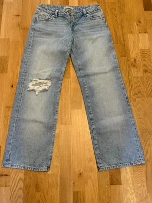 Gina - Rebel low wide jeans - Helt nya Gina- Rebel low wide jeans i storlek 38, slutsålda! Använd en gång men passar tyvärr inte mig.