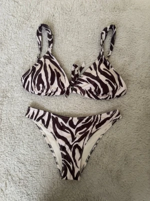 Zebra bikini hm  - Jättefin zebra bikini ifrån H&M i storlek S🤎