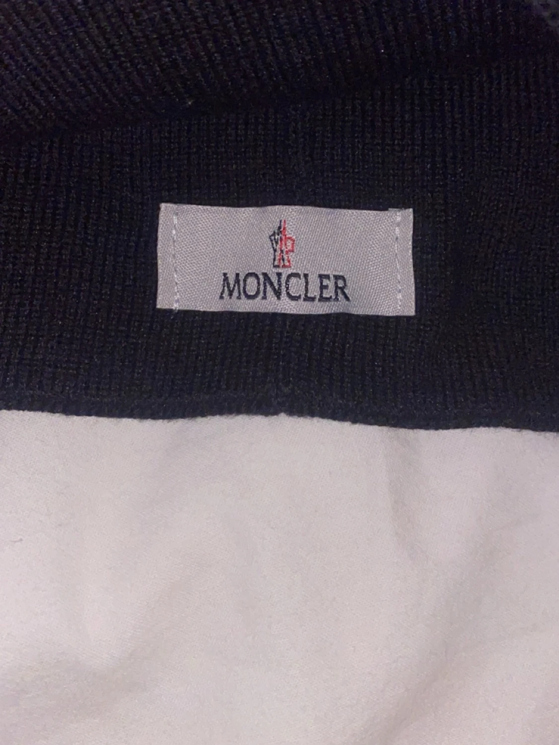 Svart Moncler mössa med ränder - 2