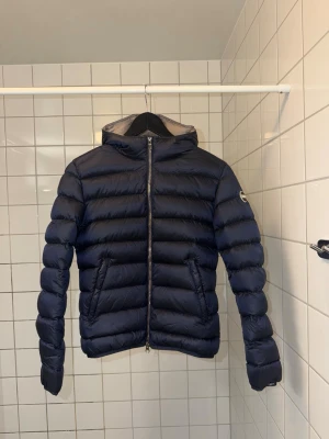 Colmar jacka dam - Italiensk storlek 42, motsvarar damstorlek S.