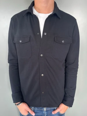 Overshirt - Strl - L | Skick - 10/10 | Nypris - ca 1200kr | Vid minsta fundering är det bara att höra av sig!
