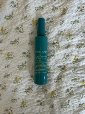 Björn Axén Salt Water Spray - Björn Axén Organic Texturizing Salt Water Spray. Passar alla hårtyper och är enkel att använda. Jag har testat den tre gången men kände inte att saltvattenspray var min grej. 