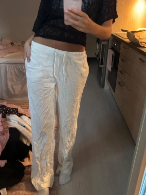 Vita linnebyxor med resårmidja - Vet ej märke, klippt bort lappen