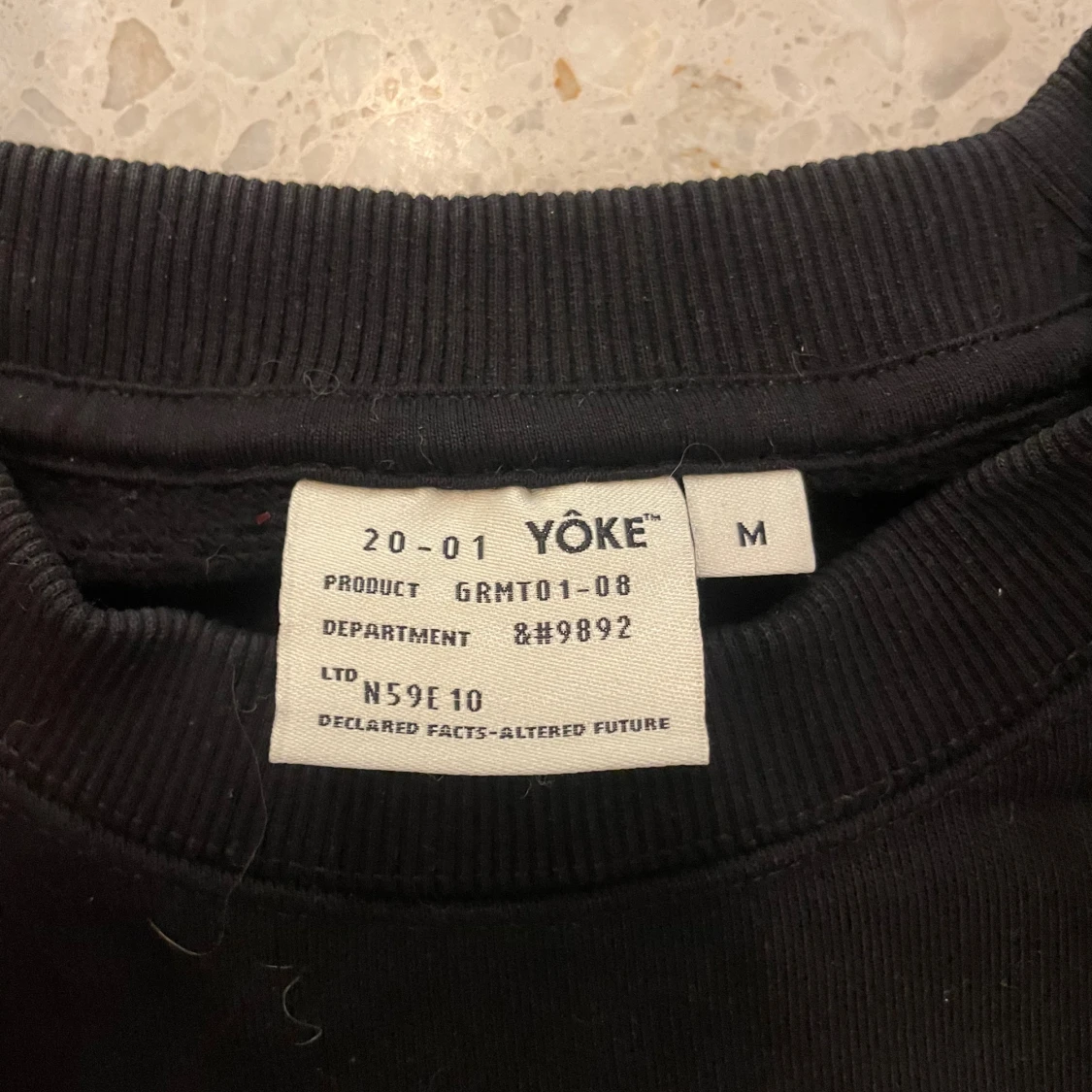 Svart sweatshirt från Yoke, storlek M - 2
