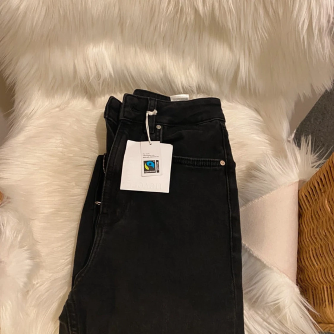 Svarta högmidjade jeans från Bikbok - 2