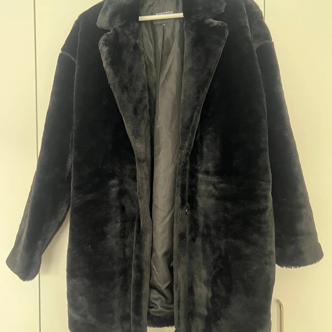 Svart pälsjacka från rut&circle - 1