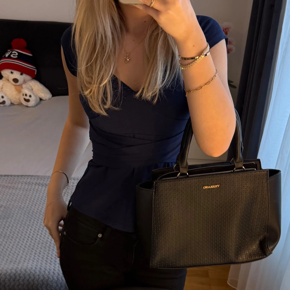 Svart handväska från Vezzano