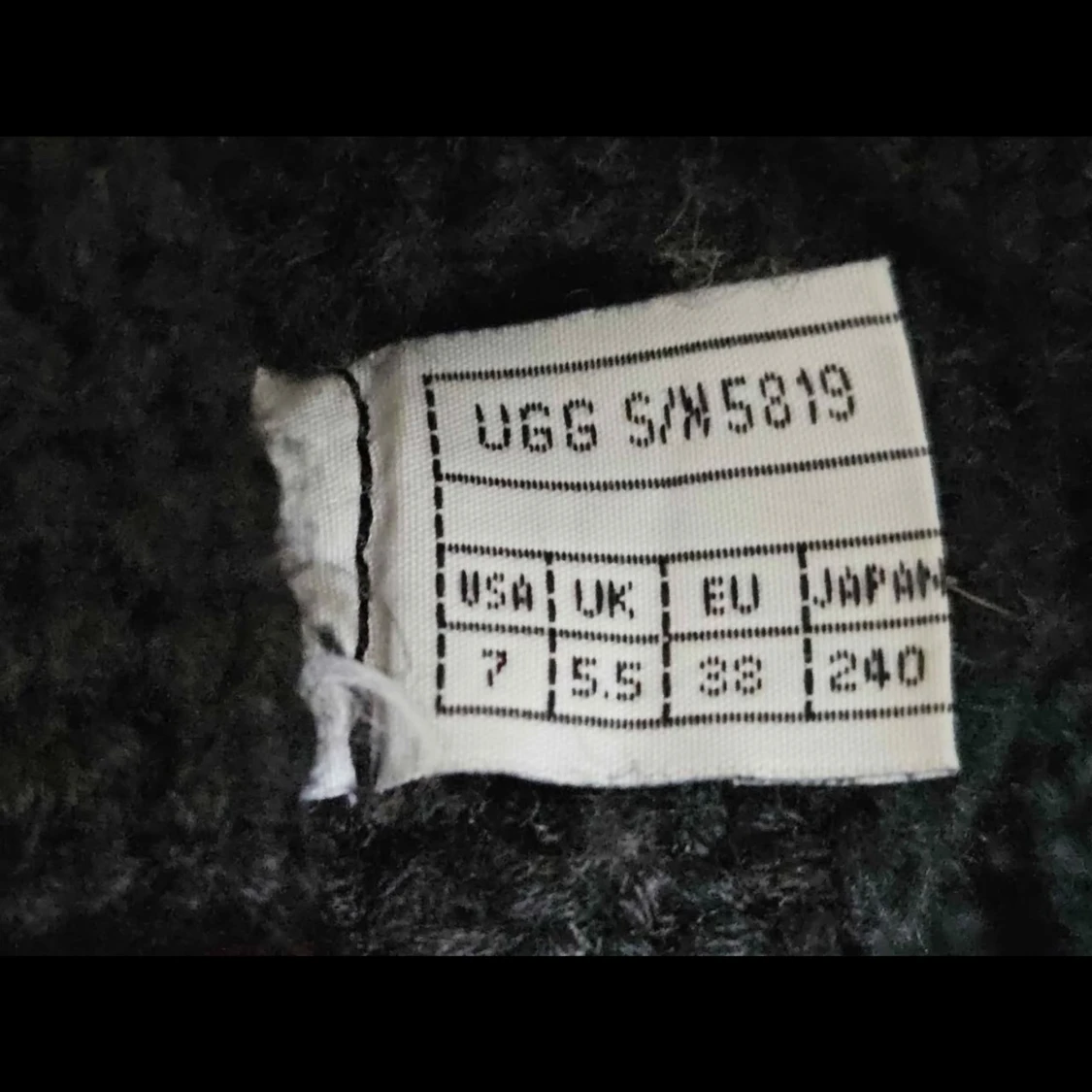 Svarta stickade UGG boots med knappar - 2