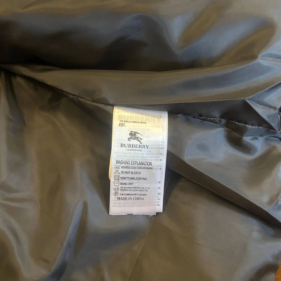 Svart pufferjacka från Burberry - 4