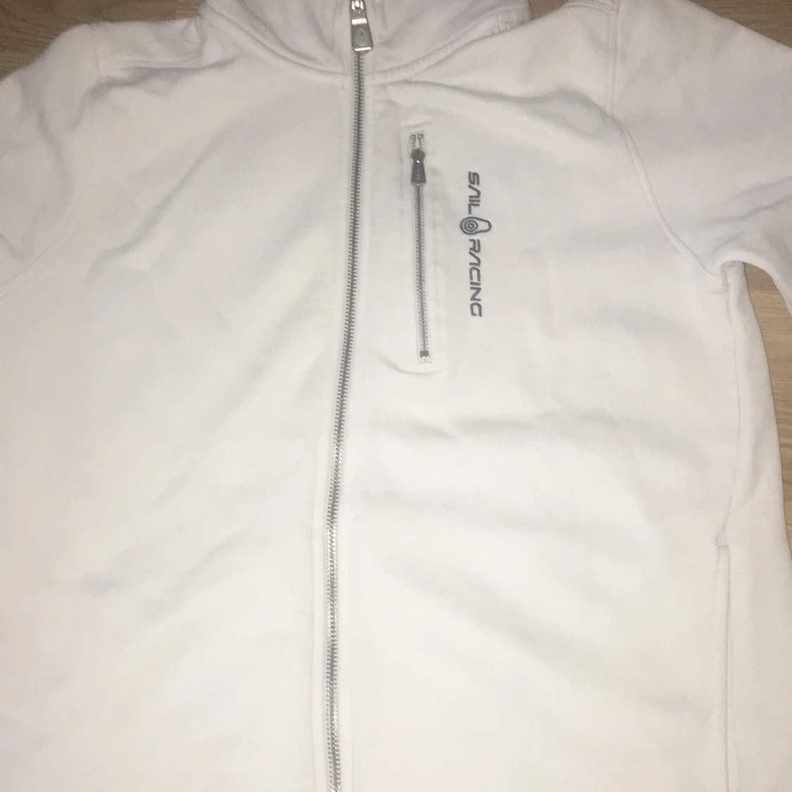 Vit hoodiejacka från Sail Racing