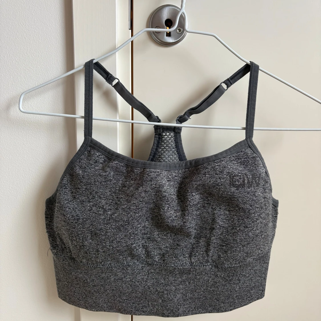 Mörkgrå sport-bh från ICIW
