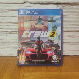 PS4 Spel - The Crew 2 för PS4 i riktigt bra skick, inga skador. Allt funkar felfritt. PRIS KAN DISKUTERAS!