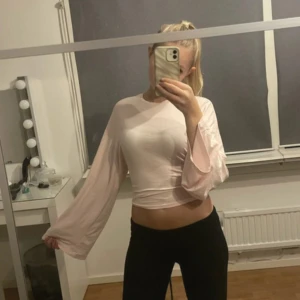 Ljusrosa croppad topp  - Kommer inte till användning längre 