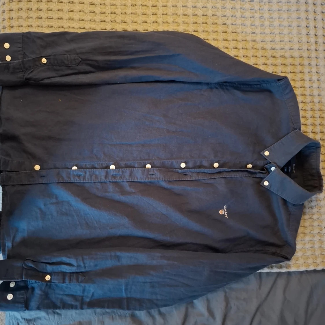 Mörkblå skjorta från GANT - 1