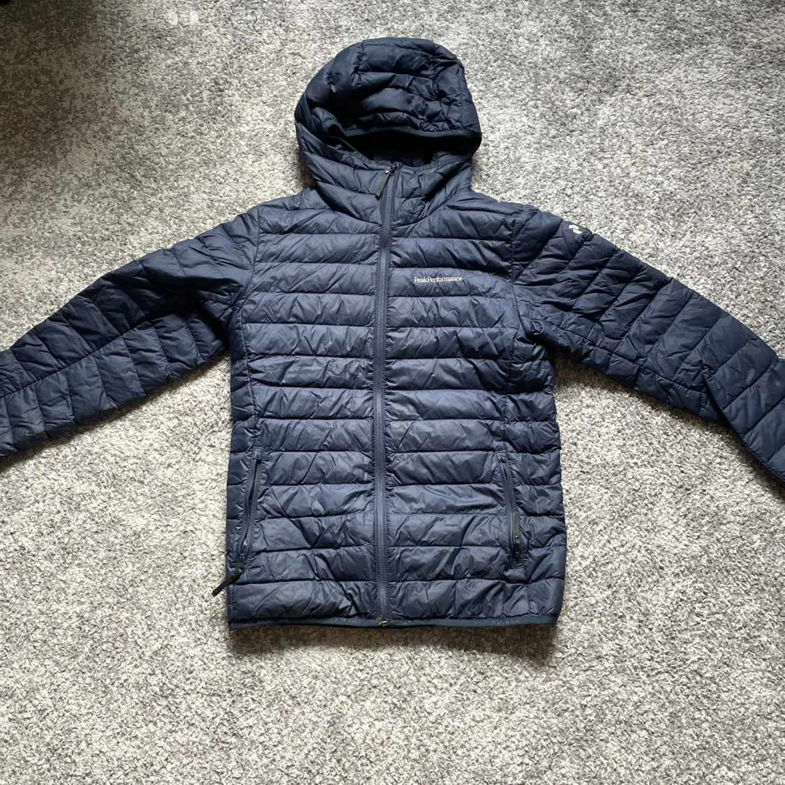 Mörkblå dunjacka Peak Performance S