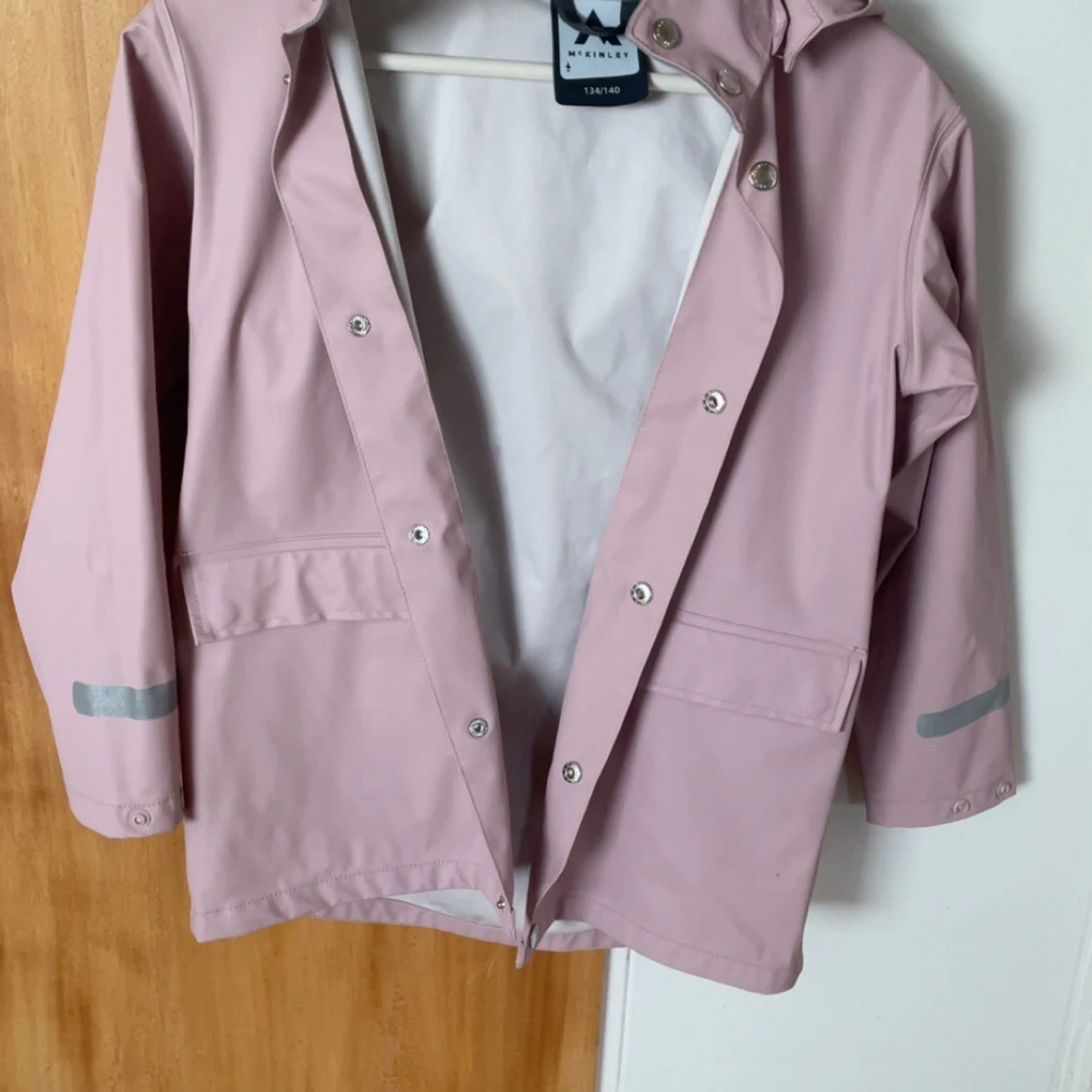 Ljusrosa regnjacka från McKinley