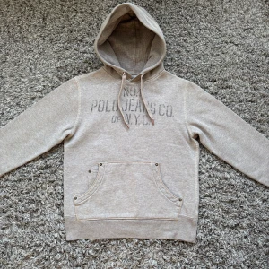Ralph lauren polo jeans hoodie - Säljer denna riktigt fet RL polo jeans hoodien!⭐️Storlek S passar S!🤝Skick : Mycket bra skick!🙌Hör gärna av er om ni har funderingar!👍