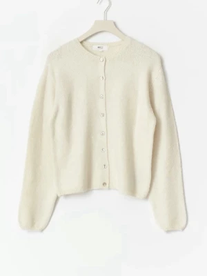 Vit kofta med knappar - Mysig vit kofta från Gina tricot i mjuk stickad kvalitet. Nypris 399kr