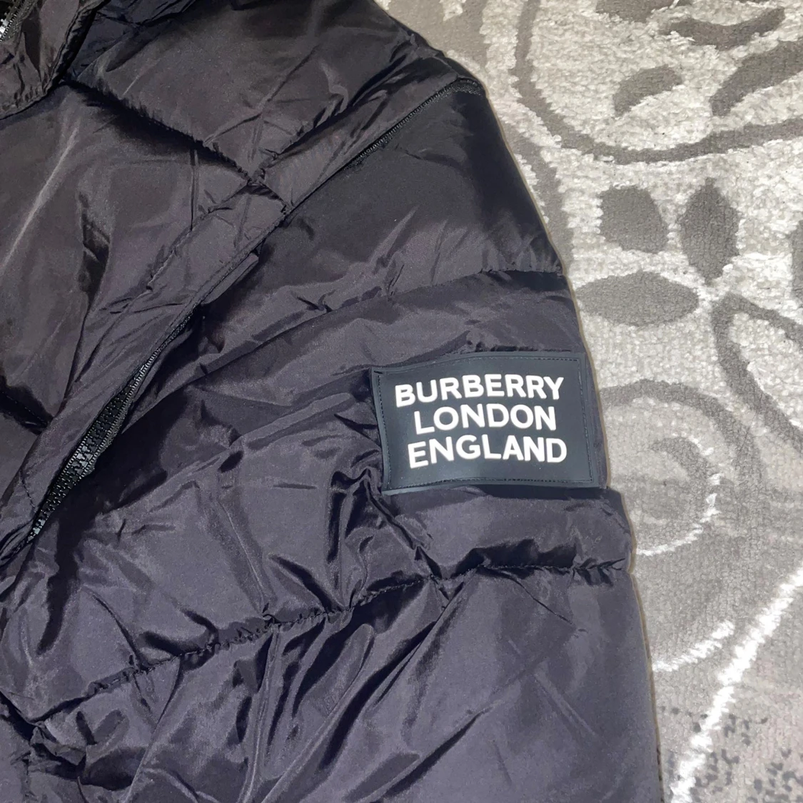 Svart pufferjacka från Burberry - 2