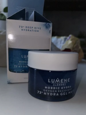 Lumene Nordic Hydra Gel Mask - Lumene Nordic Hydra Oxygen Recovery 72h Hydra Gel Mask. Gelmasken ger intensiv återfuktning och passar perfekt för dig som vill boosta huden med fukt. Kommer i originalförpackning. Helt ny oöppnad