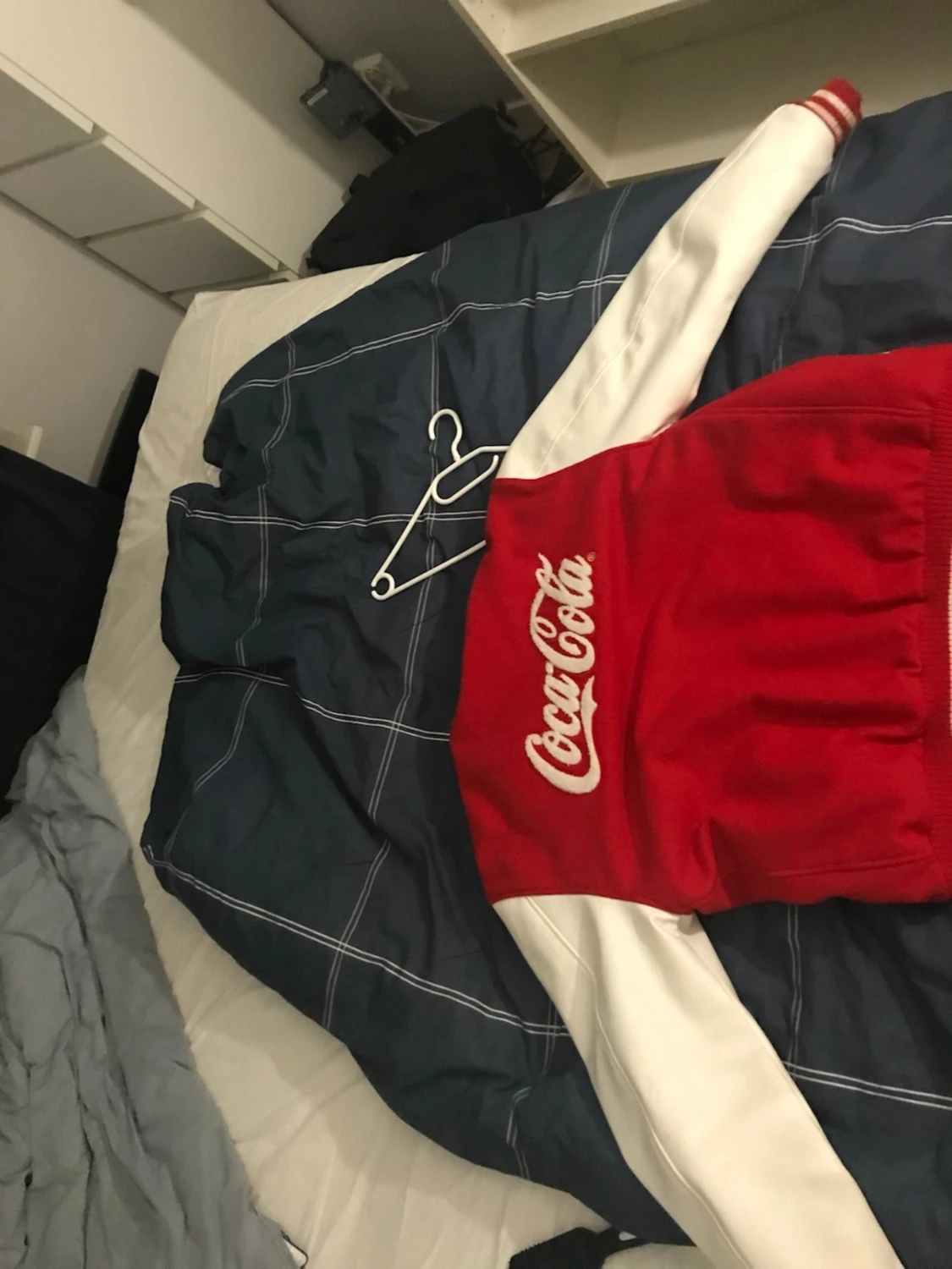 Röd och vit Coca-Cola bomberjacka - 1