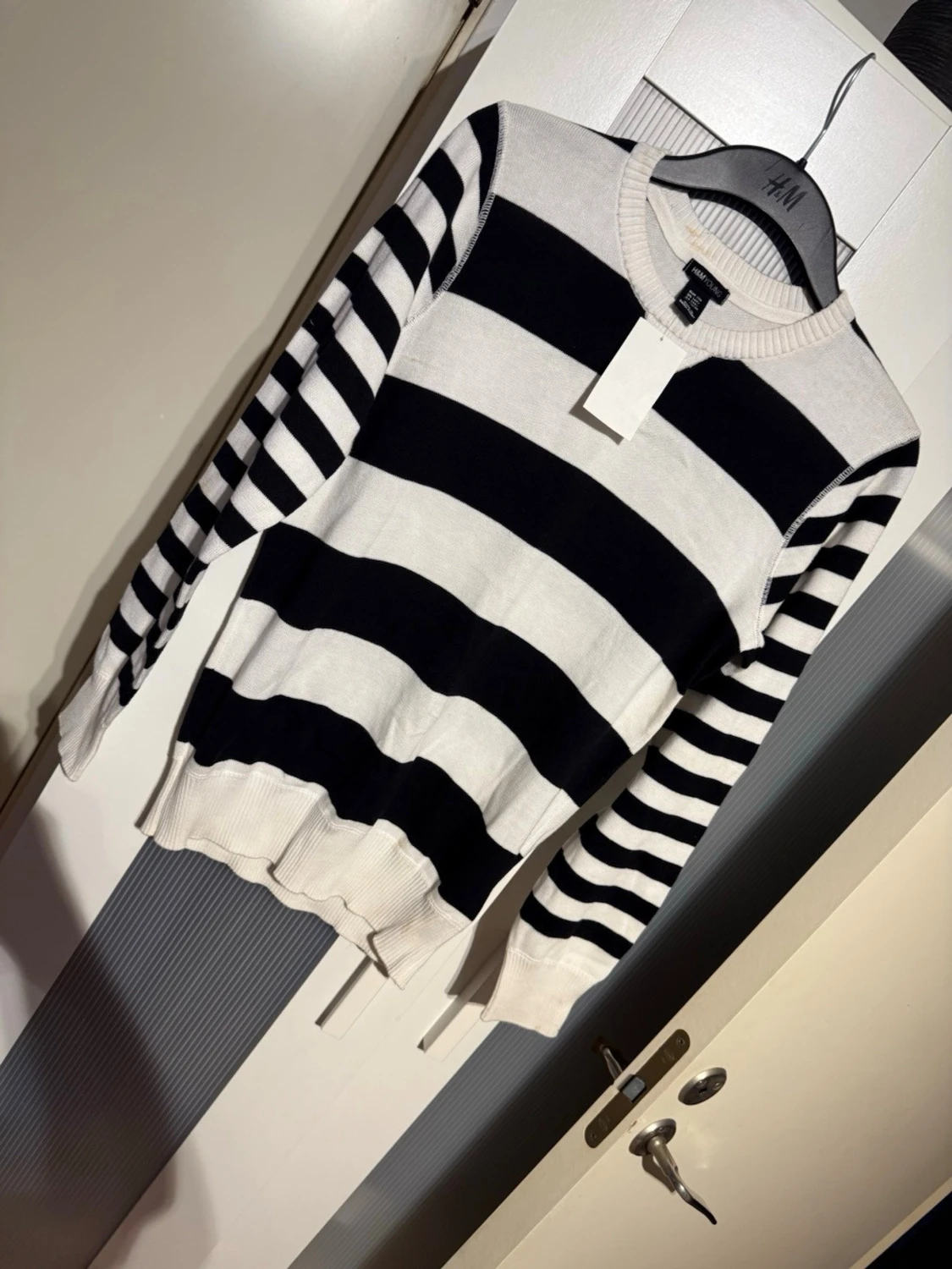 Randig svartvit tröja från H&M Young - 3