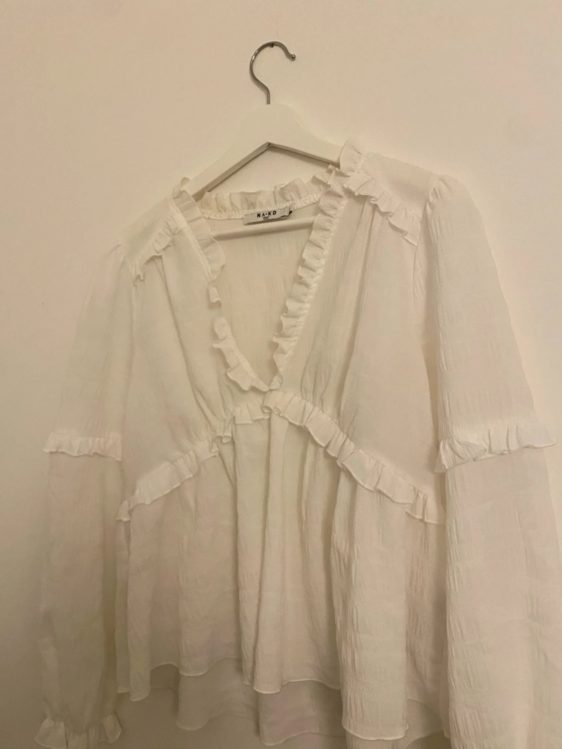 Vit volangblus från NA-KD – strl S - 1