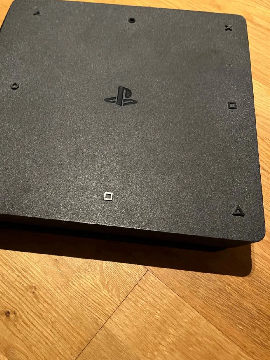 PlayStation 4 Slim - 2