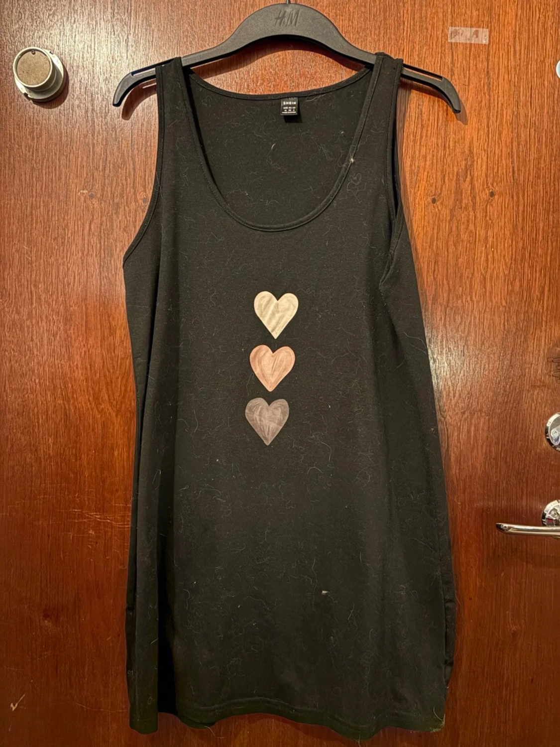 Svart linnetopp med hjärtan från SHEIN