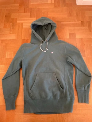 Champion Hoodie - Grön Champion Hoodie i mycket bra skick. Storlek: Small