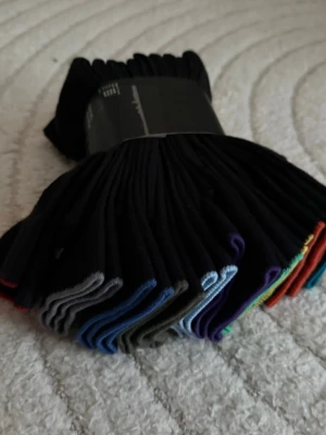 Strumpor  - Säljer 10-pack strumpor, storlek 43–45. Bekväma och i bra kvalitet. Perfekta för vardagsbruk.