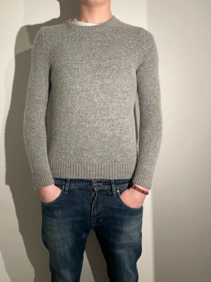 Stickad Tröja Massimo Dutti - Massimo dutti tröja Skick:9/10 Storlek:S Priset är ej hugget i sten.