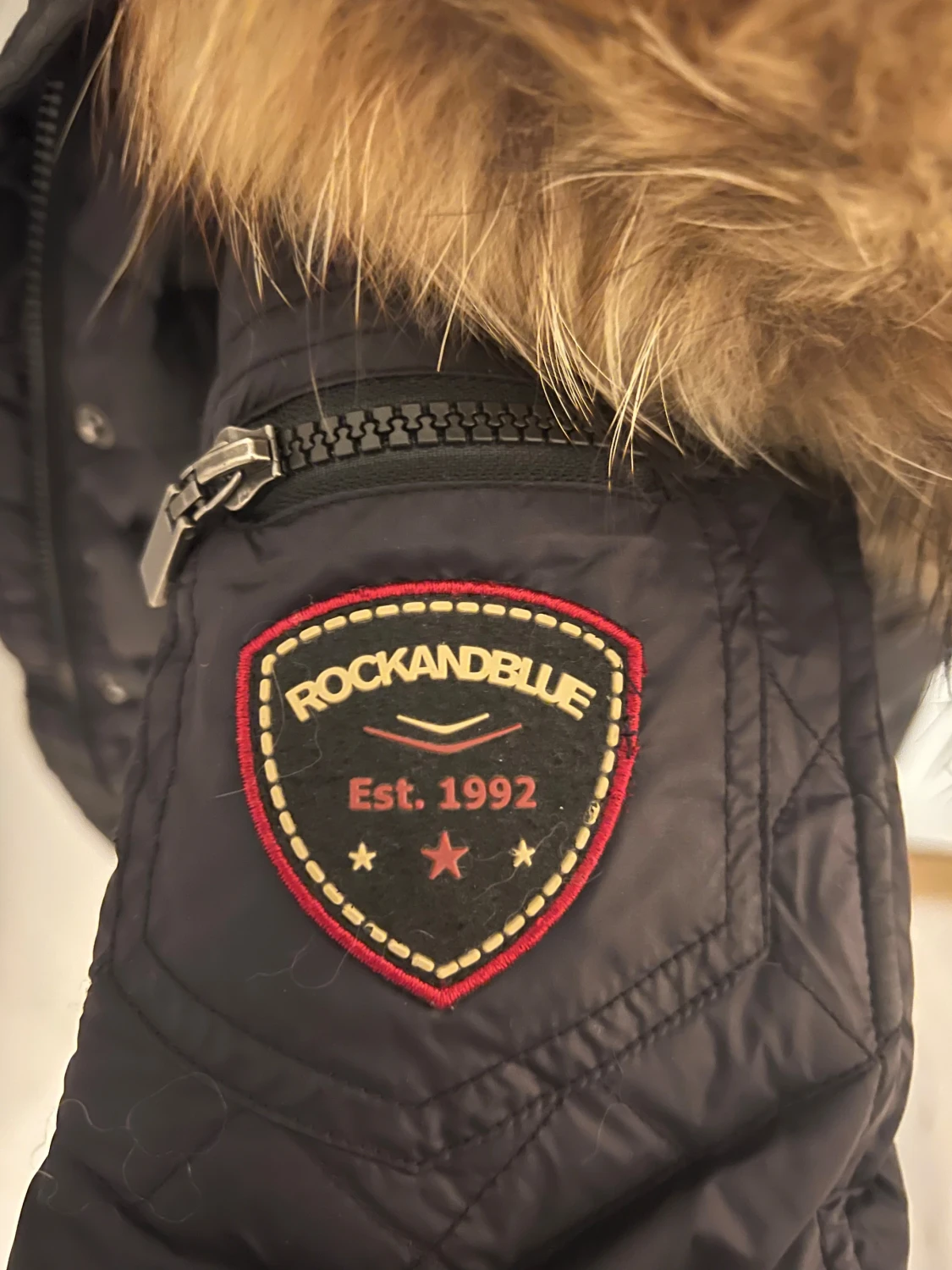 Svart jacka med äkta päls från RockAndBlue - 1